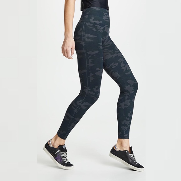 SPANX Black/Gray Camo Look At Me Now Leggings Size XL - Picture 4 of 12